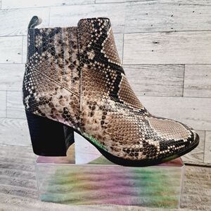 Blondo Leather Waterproof Snake Print Ankle Boots Zip Up Size 7.5 Impermeable
